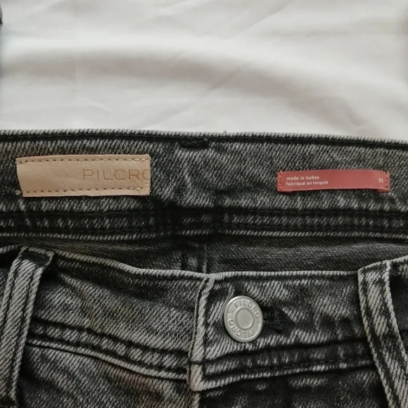 Anthropologie Pilcro Slim Boyfriend Jeans in Washed Black Distressed 31 (12) - Picture 13 of 16